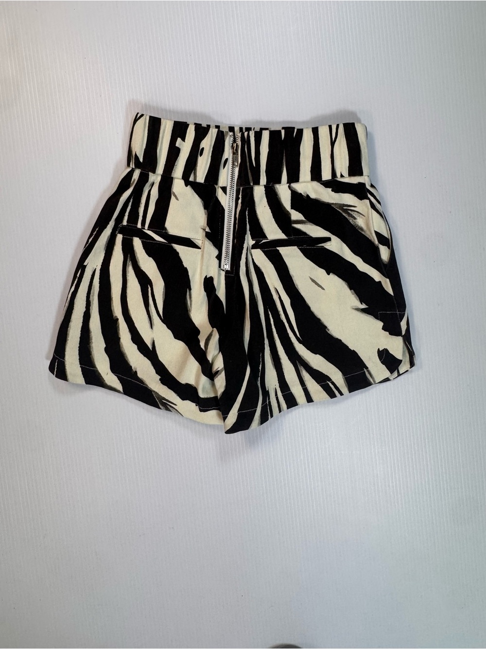 🖤🤍 AKIRA Zebra Print High-Waisted Shorts – NWT 🦓🔥 - Picture 4 of 5